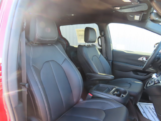 New 2027 Chrysler Pacifica Select AWD/4WD image 25