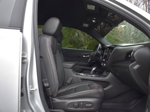 Used 2022 Chevrolet Traverse RS image 24