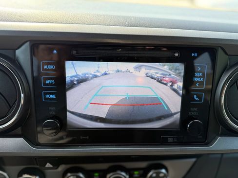 Used 2019 Toyota Tacoma TRD Sport w/ Technology Package AWD/4WD image 18