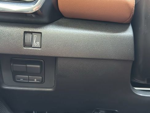 Used 2025 GMC Canyon AT4 w/ Technology Plus Package AWD/4WD image 18