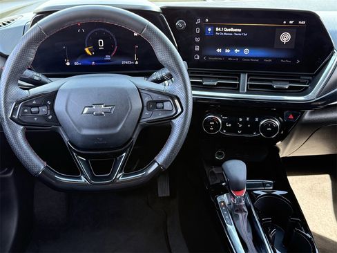 Certified 2025 Chevrolet Trax RS w/ Sunroof Package image 11