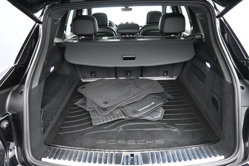 Certified 2023 Porsche Cayenne Platinum Edition AWD/4WD image 28