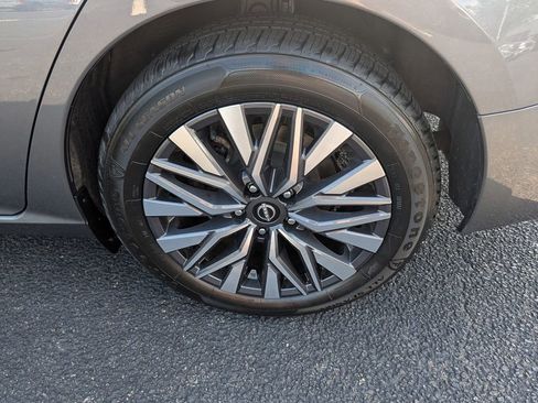 Used 2025 Nissan Altima 2.5 SV FWD image 24