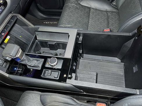 Used 2023 Toyota Sequoia Limited image 36