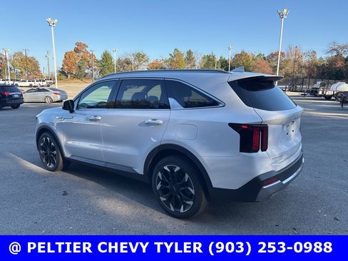 Used 2025 Kia Sorento EX w/ Panoramic Sunroof Package image 5