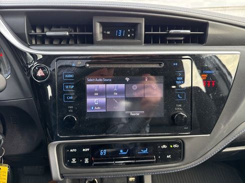 Used 2019 Toyota Corolla SE image 37