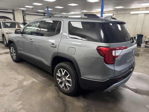 Used 2023 GMC Acadia SLE w/ Driver Convenience Package image 3