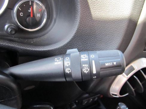 Used 2016 Jeep Wrangler Unlimited Rubicon w/ Connectivity Group image 63