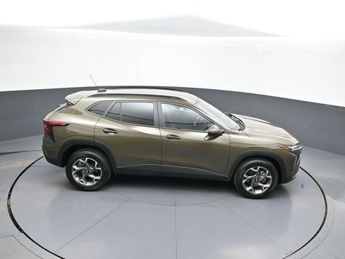 Used 2024 Chevrolet Trax LT w/ Driver Confidence Package image 35