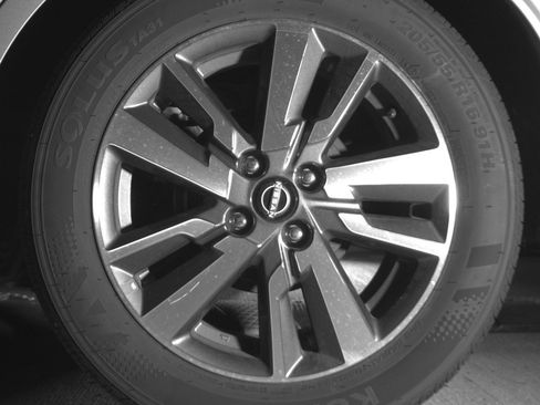 Used 2025 Nissan Versa SV image 14