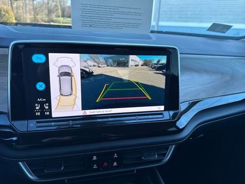 Certified 2025 Volkswagen Atlas SE image 27