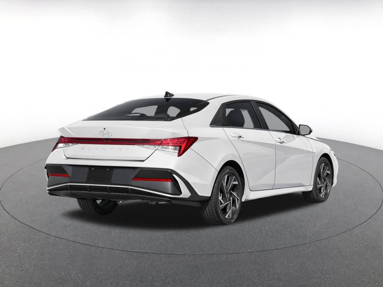 Used 2025 Hyundai Elantra SEL FWD image 2