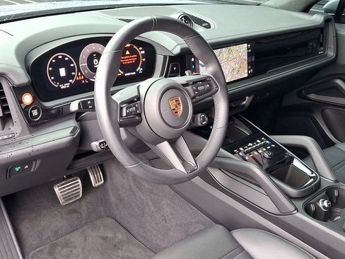 Certified 2025 Porsche Cayenne GTS AWD/4WD image 4