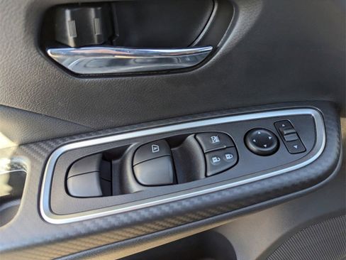 New 2025 Nissan Versa SR image 14