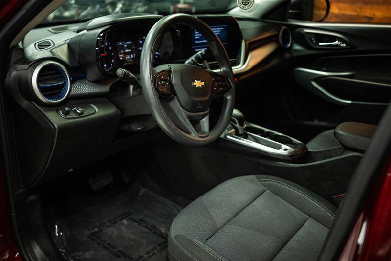 Used 2024 Chevrolet Trax LS FWD image 8