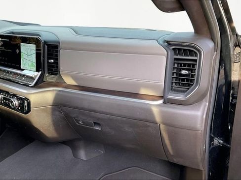 Used 2025 GMC Sierra 1500 SLT image 18