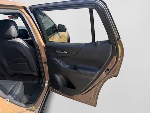New 2027 Chevrolet Equinox LT w/ Convenience Package II FWD image 16