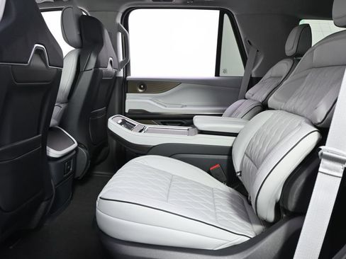 New 2026 Lincoln Navigator Black Label AWD/4WD image 21