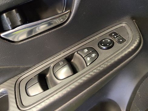 Used 2020 Nissan Versa SV image 27