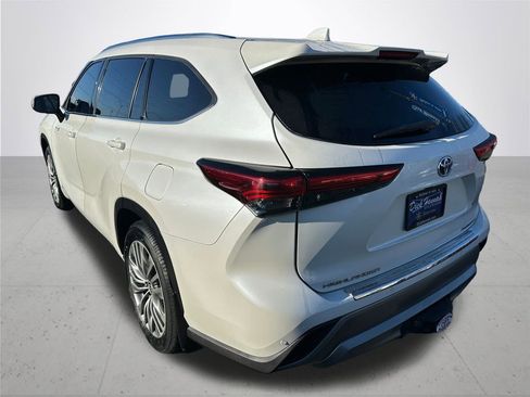Used 2021 Toyota Highlander Platinum image 9