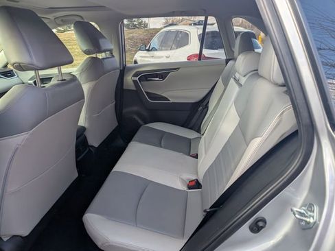 Used 2023 Toyota RAV4 XLE Premium image 9