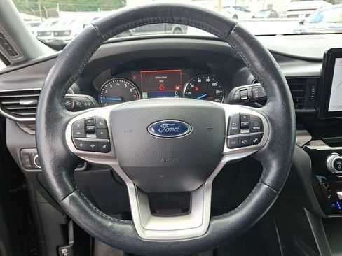 Used 2022 Ford Explorer Limited w/ Equipment Group 301A AWD/4WD image 16