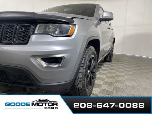 Used 2021 Jeep Grand Cherokee Laredo image 25