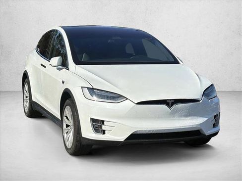 Used 2019 Tesla Model X 75D image 4