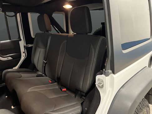 Used 2016 Jeep Wrangler Unlimited Rubicon image 23