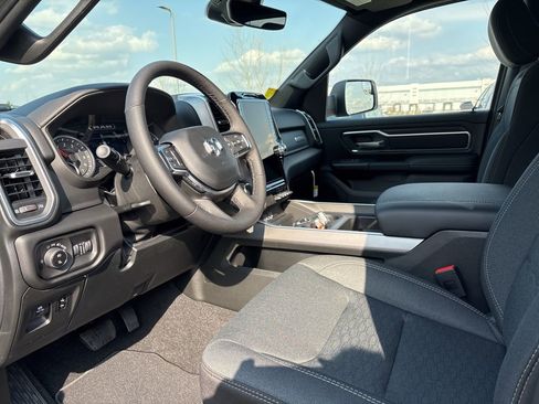 New 2026 RAM 1500 4x4 Crew Cab image 8