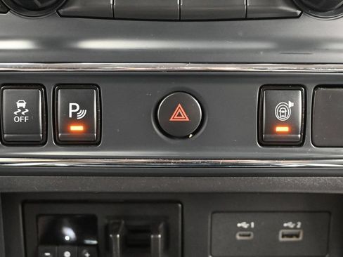 Used 2024 Nissan Titan SV w/ SV Convenience Package AWD/4WD image 25