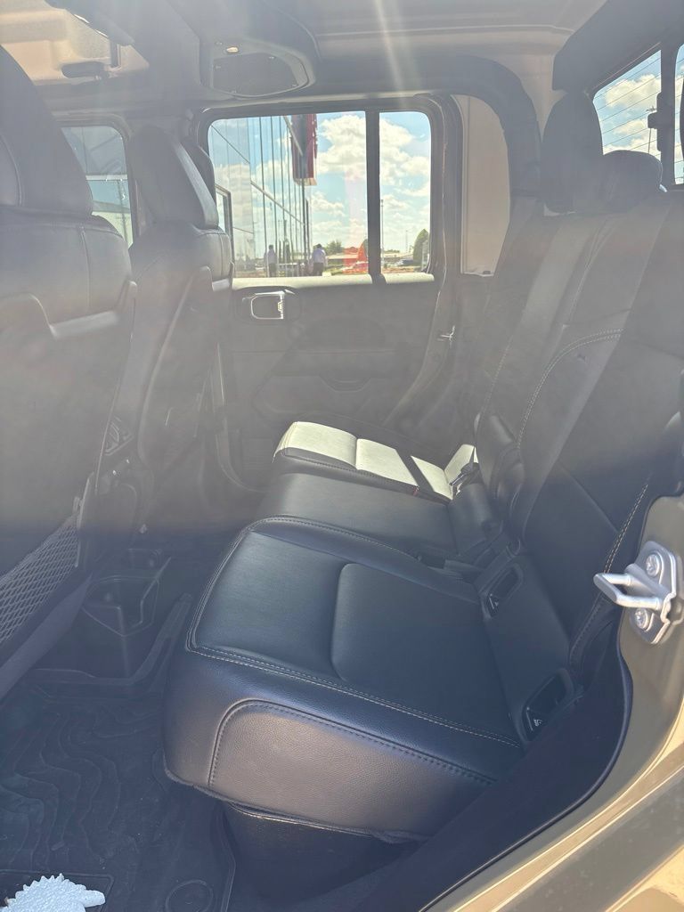Used 2025 Jeep Gladiator Sport AWD/4WD image 5