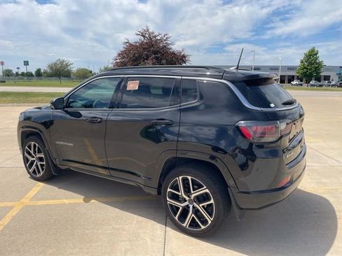 Used 2025 Jeep Compass Limited w/ Elite Group AWD/4WD image 4