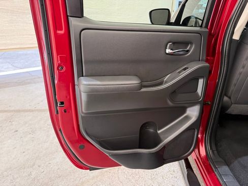 Used 2022 Nissan Frontier SV RWD image 18