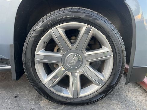 Used 2016 Cadillac Escalade ESV Luxury image 15