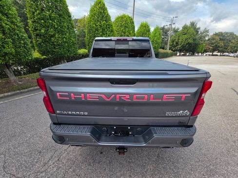 Used 2019 Chevrolet Silverado 1500 High Country w/ Technology Package AWD/4WD image 5
