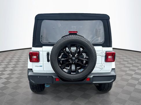 Used 2023 Jeep Wrangler Unlimited Sahara w/ Cold Weather Group image 7