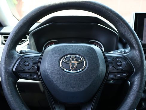 Used 2025 Toyota RAV4 XLE AWD/4WD image 12