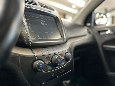 Used 2018 Dodge Journey Crossroad w/ Nav & Sun Group FWD image 25