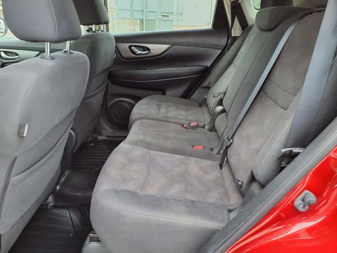 Used 2016 Nissan Rogue SV image 18