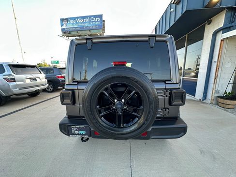 Used 2019 Jeep Wrangler Unlimited Sahara AWD/4WD image 4