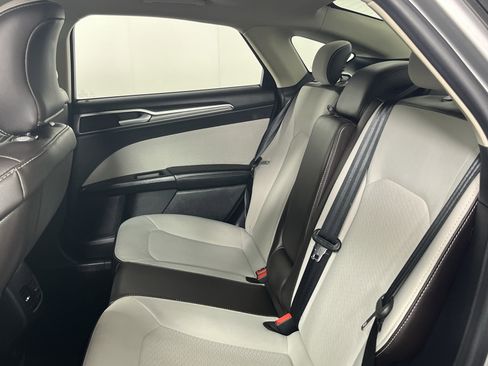 Used 2019 Ford Fusion SE w/ Equipment Group 151A image 14