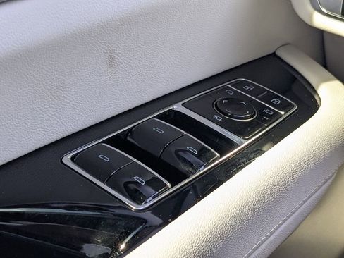 New 2026 Cadillac Vistiq Luxury w/ LPO, Floor Liner Package image 30