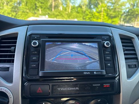 Used 2015 Toyota Tacoma 4x4 Access Cab V6 w/ SR5 Package image 25