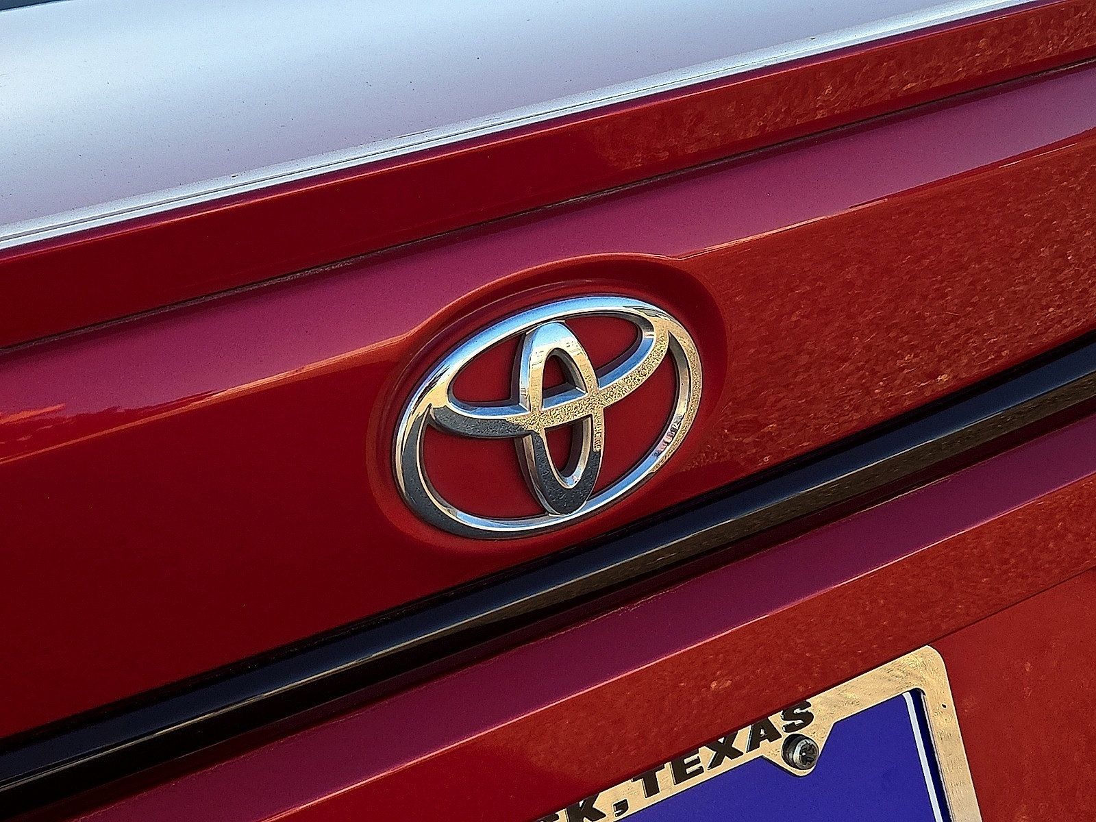Used 2020 Toyota Corolla SE w/ SE Premium Package FWD image 12