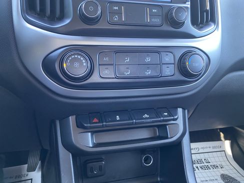 Used 2021 Chevrolet Colorado LT w/ LT Convenience Package image 27