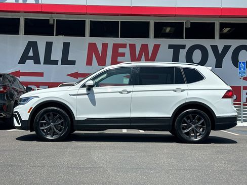 Used 2024 Volkswagen Tiguan SE FWD image 2