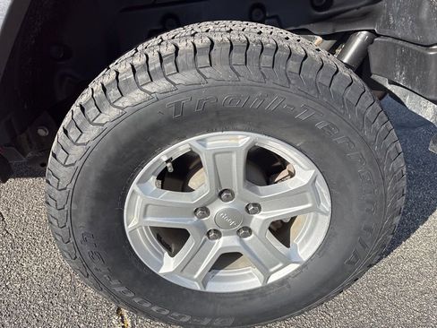 Used 2018 Jeep Wrangler Unlimited Sport S image 13