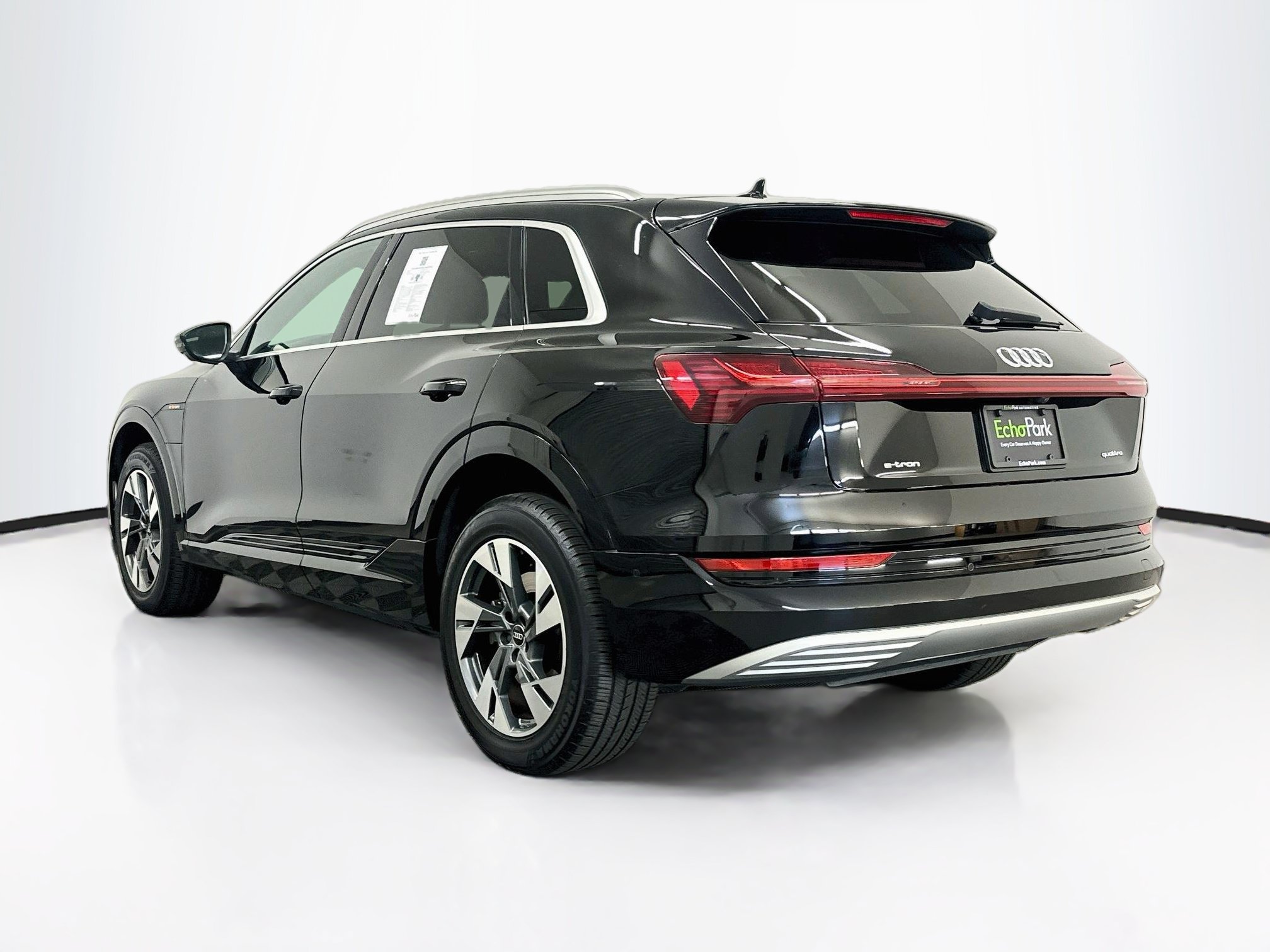 Used 2022 Audi e-tron Premium Plus AWD/4WD image 5