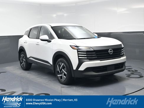 Used 2025 Nissan Kicks SV w/ Charging Package image 1